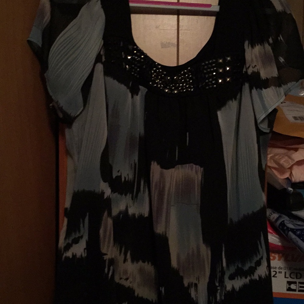 1x dressbarn top holding for two days